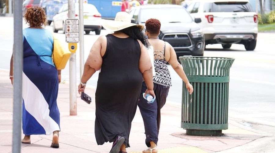 oponopono 3 mujeres obesas de espalda